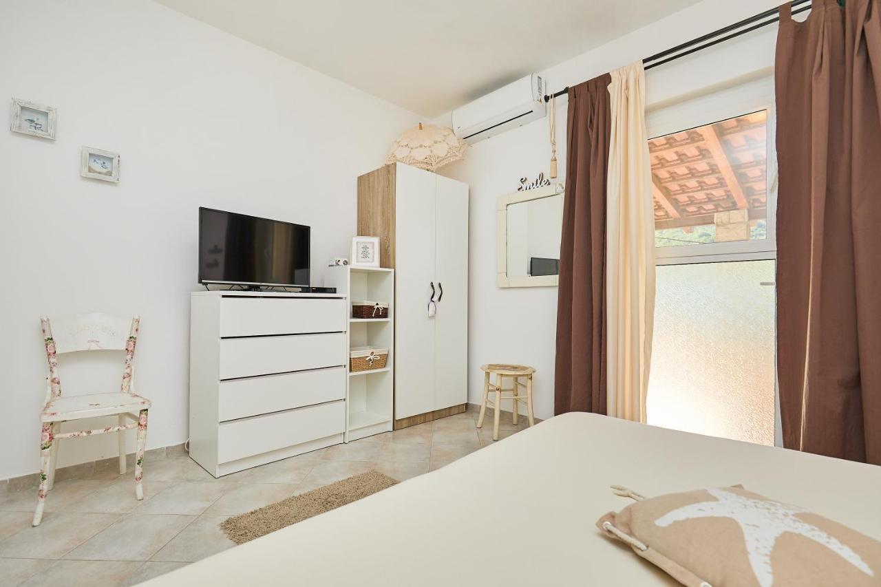 Studio Dolores-Apartment By The Sea Maranovići Eksteriør billede